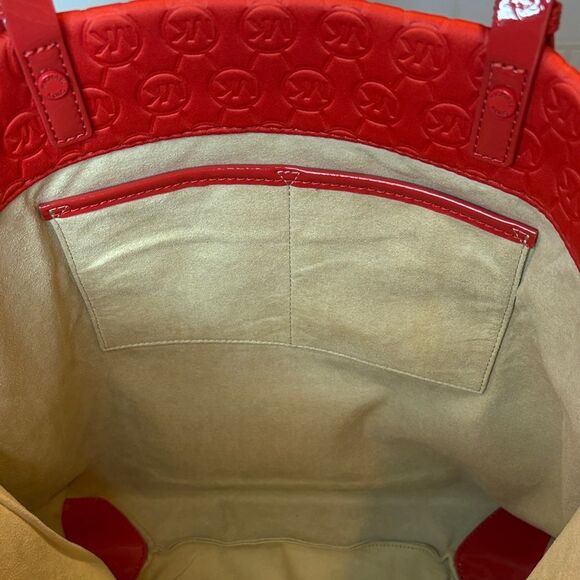 Michael Kors Logo Embossed Neoprene Large Tote - Picture 15 of 15